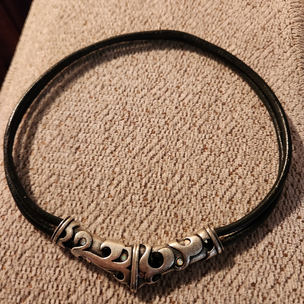 LEATHER/SILVERTONE CHOKER NECKLACE
